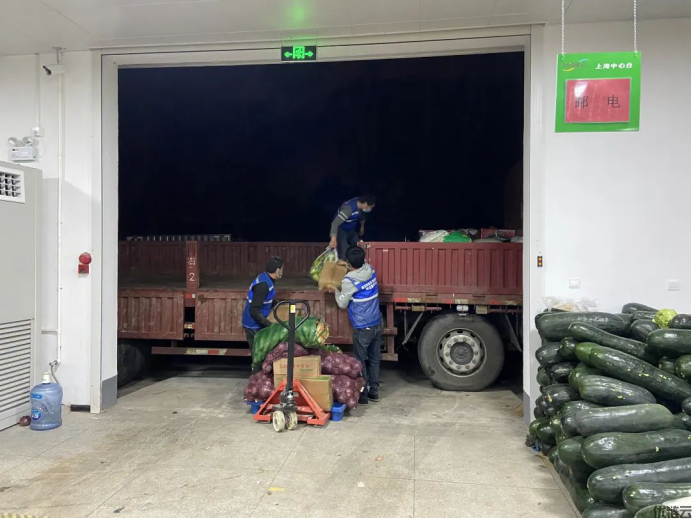 他们是上海保供单位:20个人,扛下了50万人次的食材保供需求(图6) 他们是上海保供大军的一员586.png