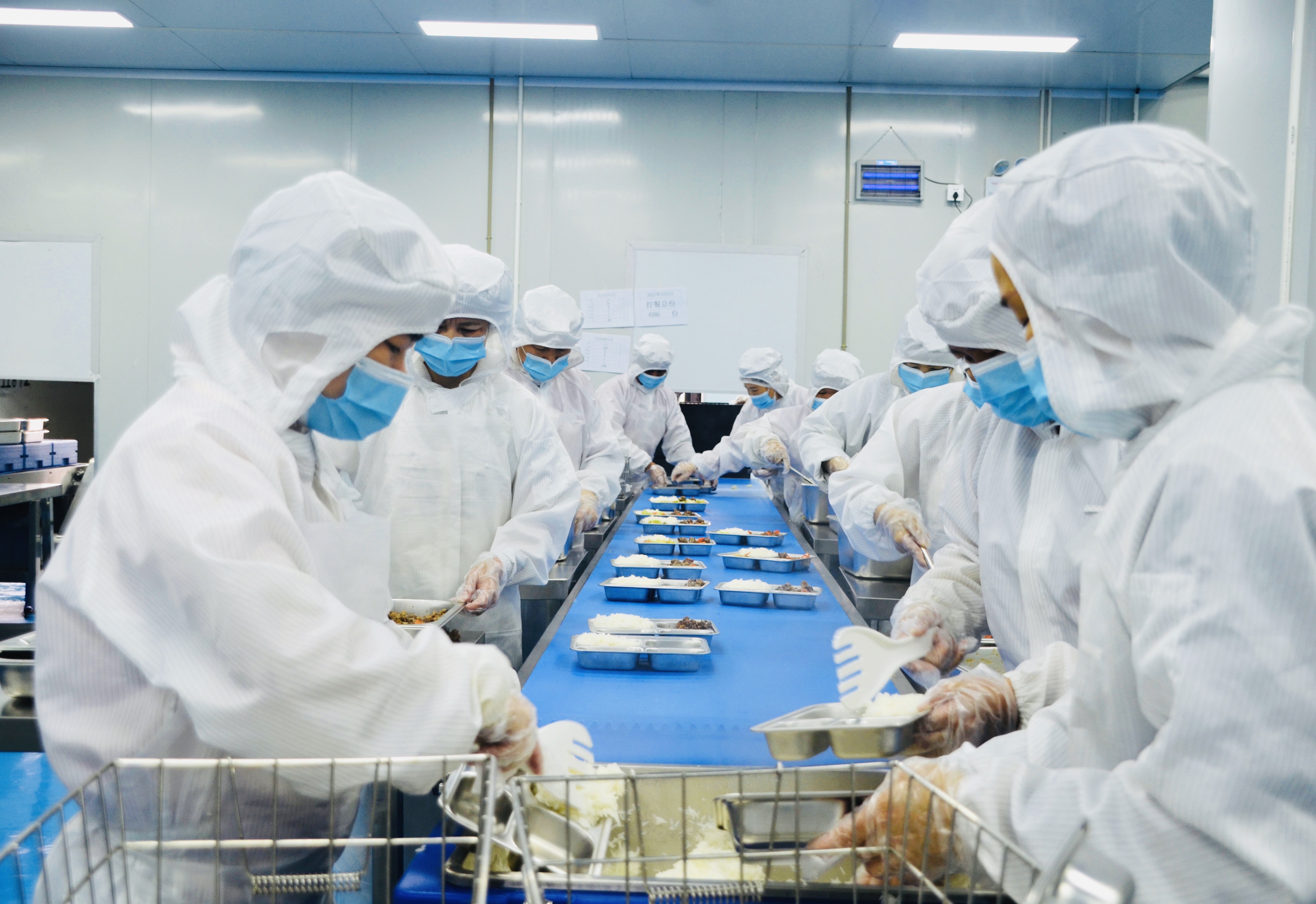 “产地直供+中央厨房”加工模式,让厨师变为机器操作员(图3) 7dd239f2962e57ba1228f016dfe50cf.jpg